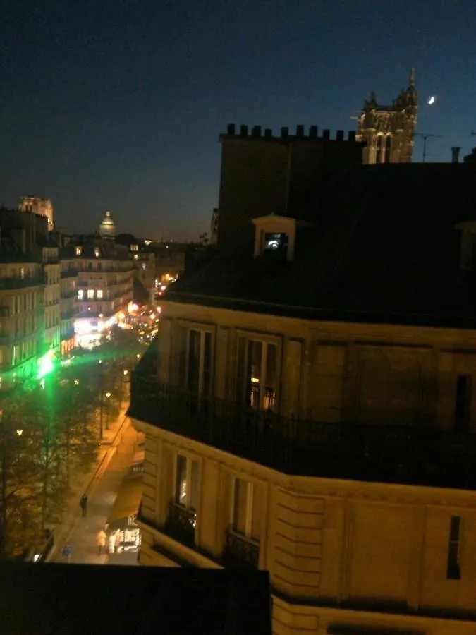 Room In Apartment - Nice Charming Studette For 1Guesteart Of Old Paris Fantastic Location Notre Dame