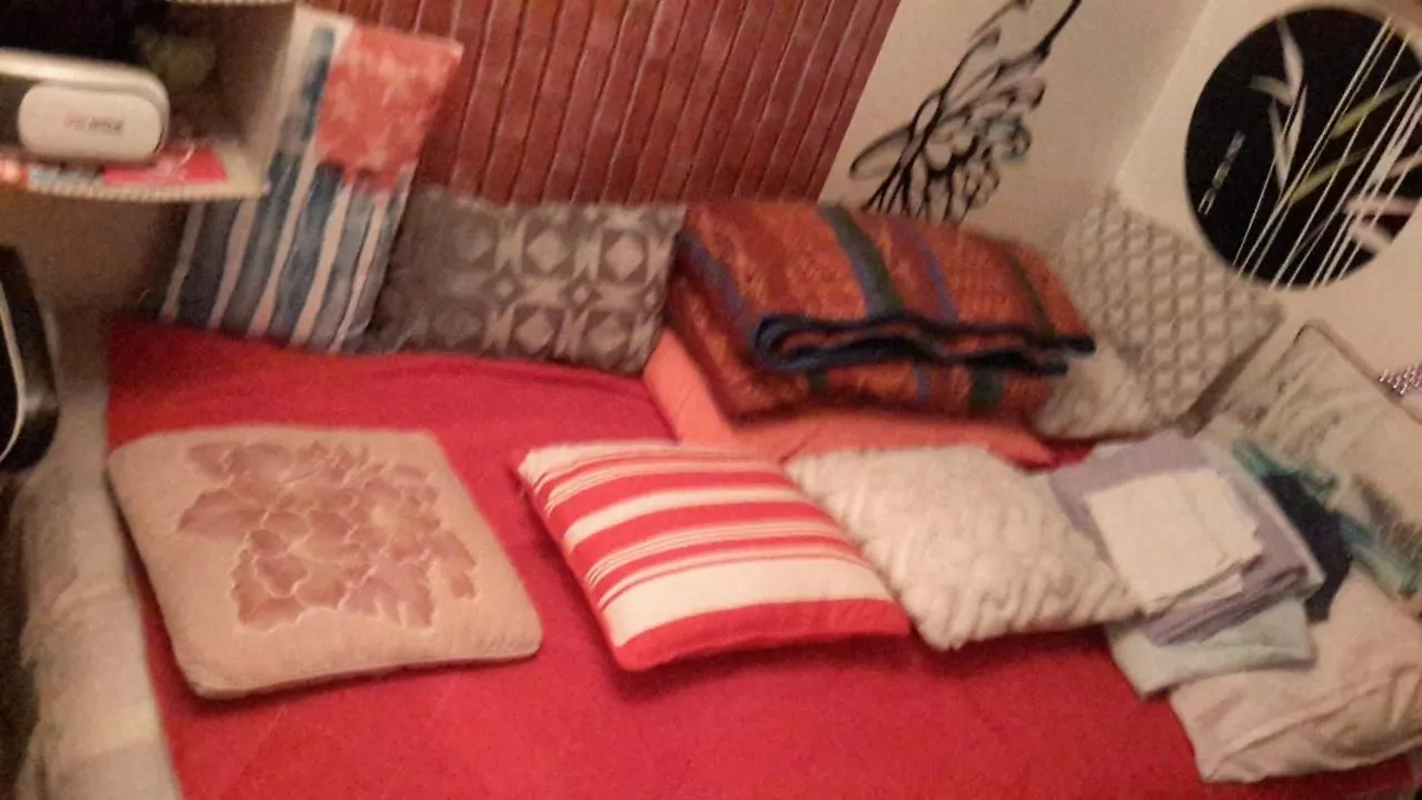 Guest house Room In Apartment - Nice Charming Studette For 1Guesteart Of Old Paris Fantastic Location Notre Dame